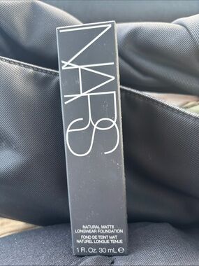 NARS Natural Matte Longwear Foundation - Black and White Packaging